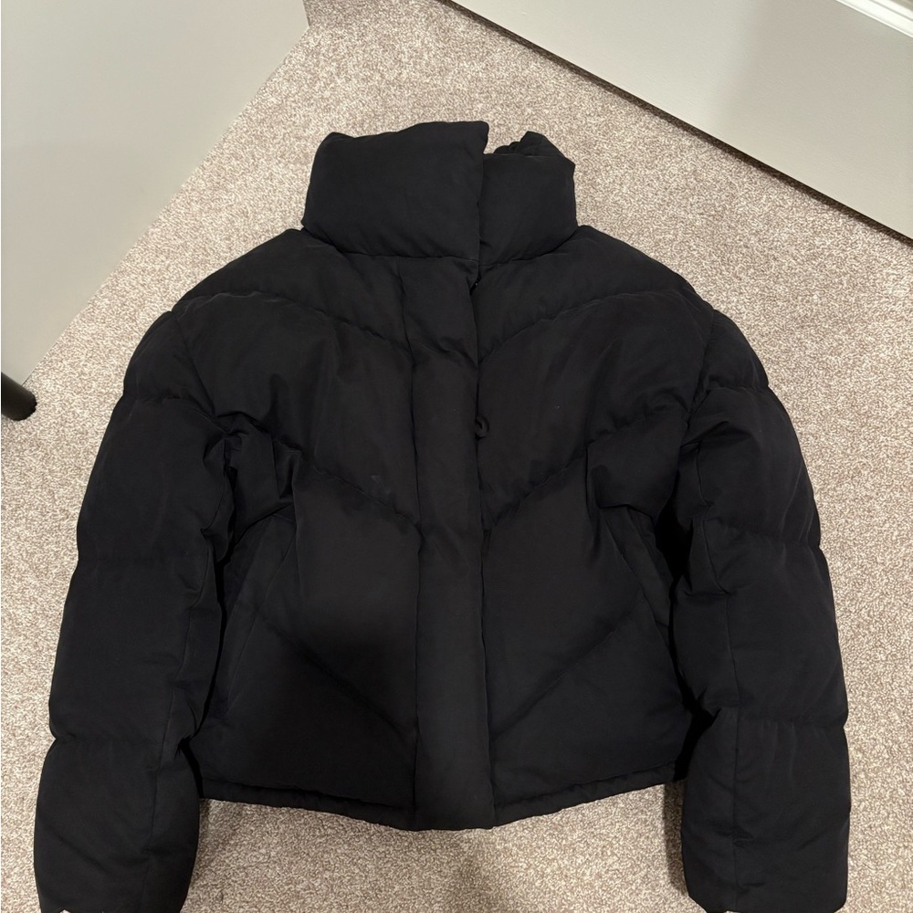 ❗️SOLD❗️Aritzia Wilfred the cloud puff short down puffer jacket